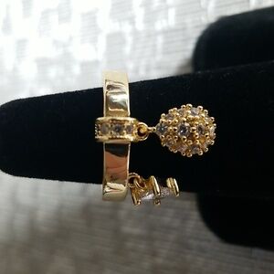 Size 6 gold plated ring with dangling rhinestones